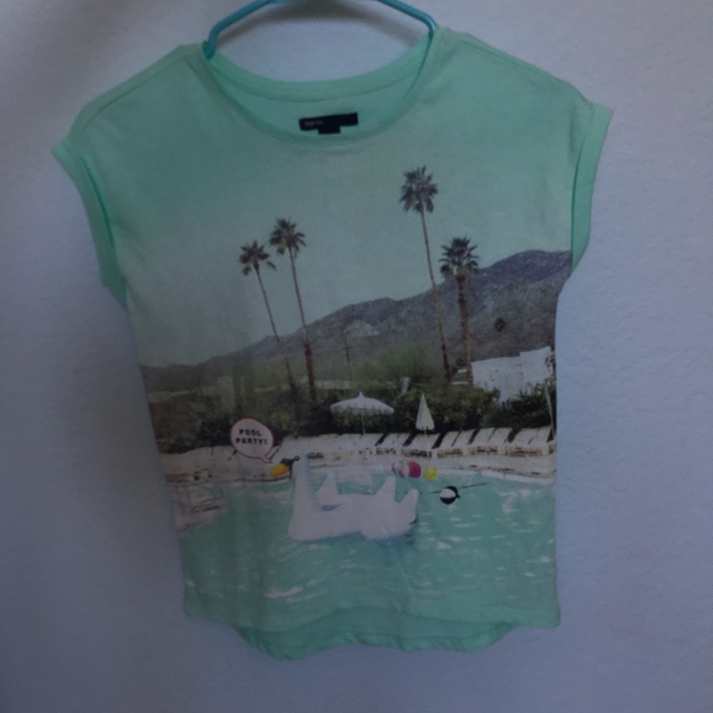 NWOT never worn girls graphic tee